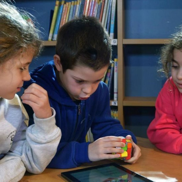 Particula GoCube Edge 3X3 Full Pack ΒΤ Connected Κύβος του Ρούμπικ με Smart Sensors , 3D Tracking για Smartphone,Tablet Android & IOS - PA-GC33E