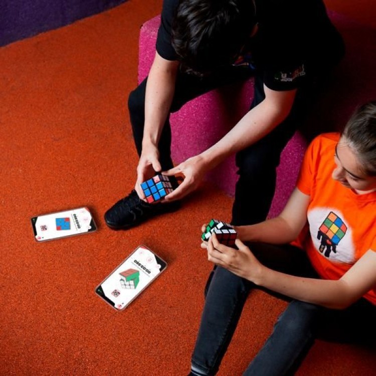 Particula GoCube's Rubik's Connected Pro 3X3 Κύβος του Ρούμπικ για Smartphone με Advanced Smart Sensors, Statistics & Mobile App - PA-RBE001-CC