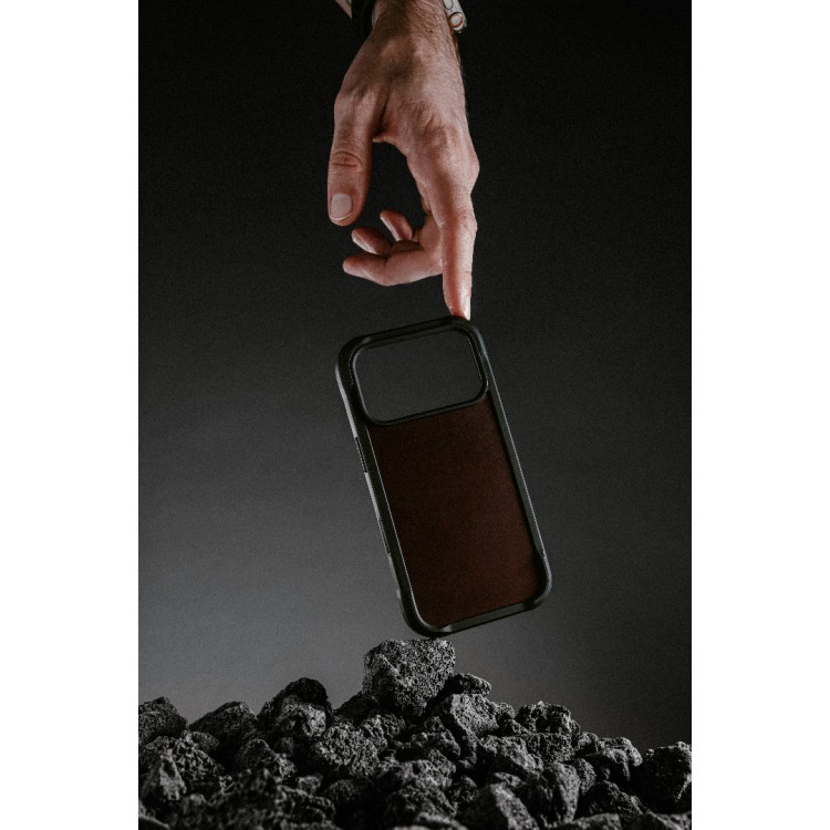 NOMAD θήκη Rugged ΔΕΡΜΑΤΙΝΗ Horween MagSafe με Πολυκαρβονικό πλαίσιο για Apple iPhone 17 Pro 6.3 2025 - Rustic ΚΑΦΕ - NM011819858