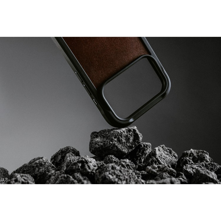 NOMAD θήκη Rugged ΔΕΡΜΑΤΙΝΗ Horween MagSafe με Πολυκαρβονικό πλαίσιο για Apple iPhone 17 Pro 6.3 2025 - Rustic ΚΑΦΕ - NM011819858