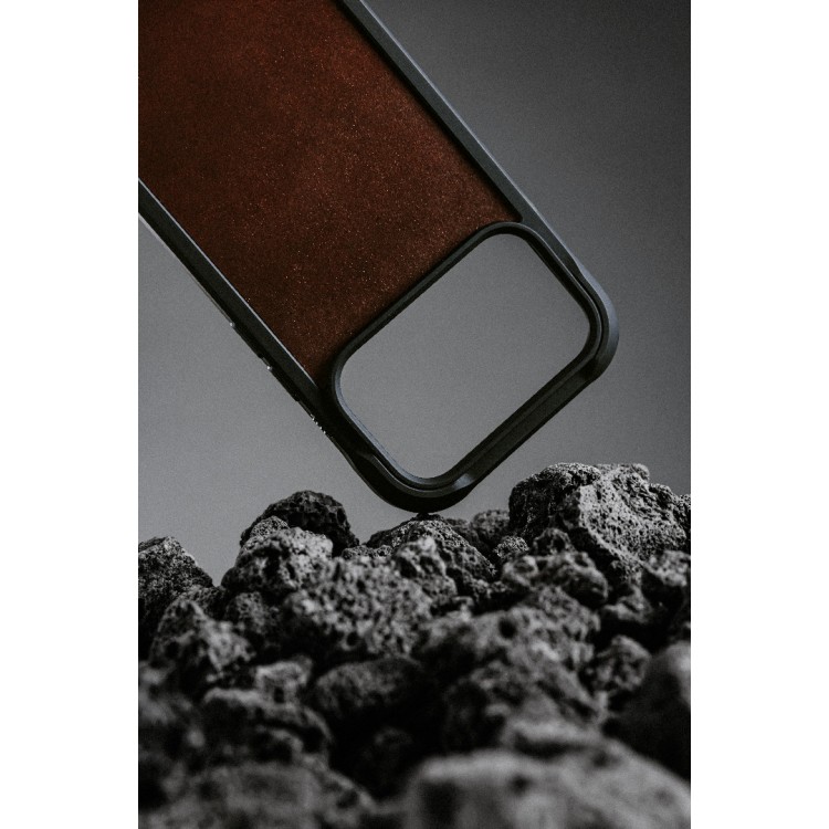 NOMAD θήκη Rugged ΔΕΡΜΑΤΙΝΗ Horween MagSafe με Πολυκαρβονικό πλαίσιο για Apple iPhone 17 Pro 6.3 2025 - Rustic ΚΑΦΕ - NM011819858