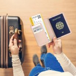 SATECHI Δερμάτινη έξυπνη θήκη Διαβατηρίου με λειτουργία FindAll/Apple Find My tracking, ασύρματη φόρτιση και RFID προστασία - Desert Rose ΡΟΖ - SA-ST-VPCR