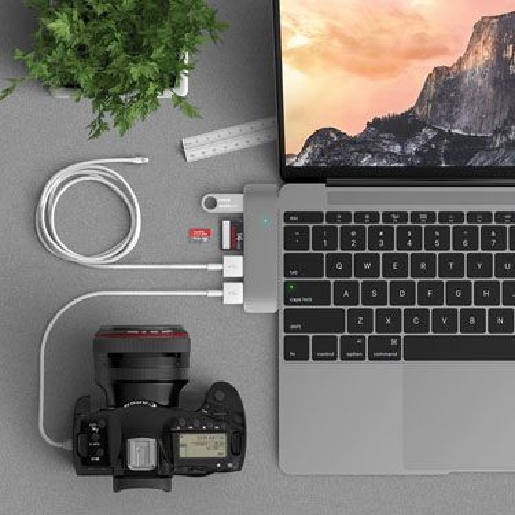 Satechi USB-C Combo Hub Adapter 3X Θύρες USB-A 3.0 Αλουμινίου, 3-σε-1, με αναγνώστη καρτών Micro SD/SD/TF - ΓΚΡΙ - SA-ST-TCUHM