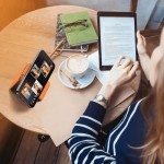 SATECHI Δερμάτινο universal MagSafe Μαγνητικό Πορτοφόλι πιστωτικών καρτω΄ν με Βάση στήριξης - ΠΟΡΤΟΚΑΛΙ - SA-ST-VLWO