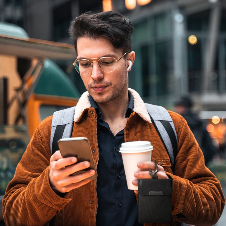 Spigen Klasden Πορτοφόλι,  RFIDShield Προστασία (CarKey) , KEYLESS RFID SIGNAL BLOCKER - ΜΑΥΡΟ - AFA03754