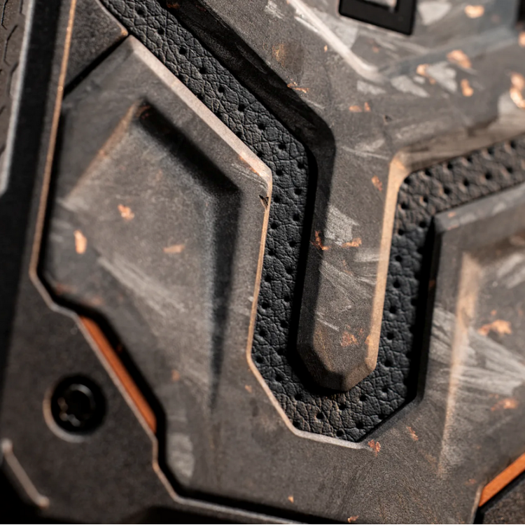 Θήκη UAG MONARCH Pro MagSafe Forged Carbon με Copper, Limited Edition , για Apple iPhone 16 Pro MAX 6.7 2024 - ΜΑΥΡΟ ΠΟΡΤΟΚΑΛΙ - 114457114FCU 