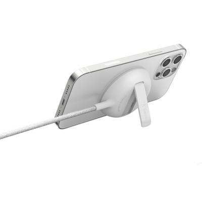 Belkin BOOST↑CHARGE™ PRO Portable Wireless Charger Pad with MagSafe 15W For iPhone 13 & iPhone 12 seΛευκό